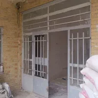 درب منزل و مغازه بسیار محکم دورش چارچوب