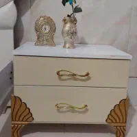 تخت دونفره همراه تشک و دوتا پاتختی|تخت و سرویس خواب|چادگان, |دیوار