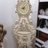 ساعت کنسولی ایستاده