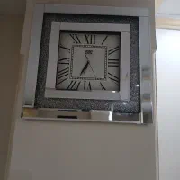 ساعت دیواری در حد آکبند