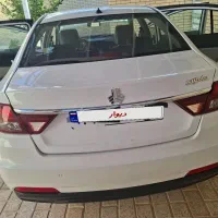 ماشین شاهین سفید سانروف دار و مانیتور دار