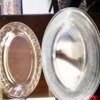 تعدادی ظروف بلور و پرده