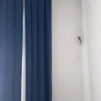 شال کنار پرده ...