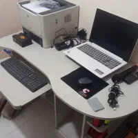 میز کامپیوتر و لب تاب