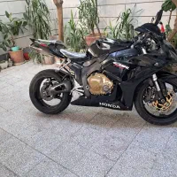 سی بی آر ۱۰۰۰