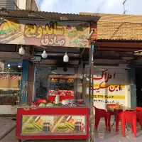 کارگر مغازه ساندویچی