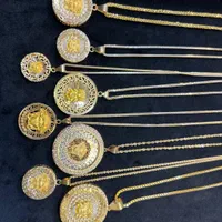 مدالهای ورساچه.سبک و سنگین.شیک و|جواهرات|کاشان, بازار کاشان|دیوار