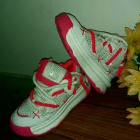 کفش اسپرت شیک و زیبا|کیف، کفش، کمربند|نیشابور, بنیاد شهید|دیوار