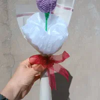 شاخه گل بافتنی تزیین شده