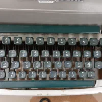 ماشین تایپ امریکایی قدیمی رمینگتون|کلکسیون اشیاء عتیقه|اصفهان, شهرک کاوه|دیوار