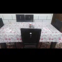 میز و صندلی ۶ نفره سالم و تمیز