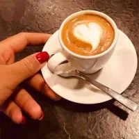 خانم همکار در کافی شاپ