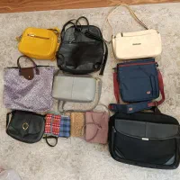 تعدادی کیف زنانه چرم و برزنت