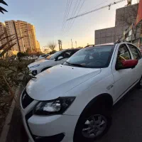 کوییک R سفید قرمز