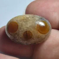 نگین باباقوری سه چشم