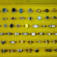 انگشتر طلا روی اکسسوری