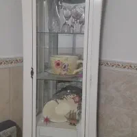 ویترین ساده وشیک چرخ خیاطی دستی سالم