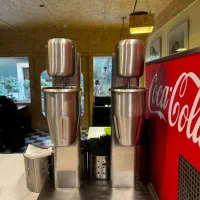 فروش دستگاه شیک و نوشابه لیوانی و میز وصندلی ها