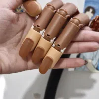 دست تمرینی کاشت ناخن