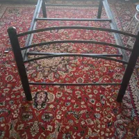 تخت فلزی