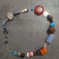 تعدادی مهره و انگشتر