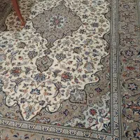 فرش کاشان دست بافت ۶متری تک، زمینه کرم، کارکرده