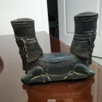 مجسمه هخامنشیان و گوی کوارتز و شب چراغ