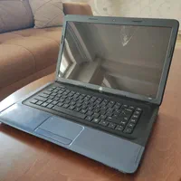 لپ‌تاپ HP 2000 با صفحه‌نمایش شکسته