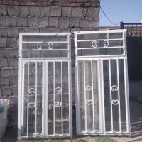 دو تا پنجره طول ۲متر عرض ۱متر