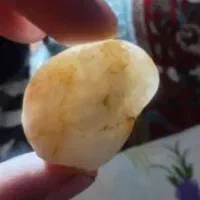 چندین سنگ عقیق اوپال و الماس آسیاب