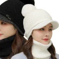 شال و کلاه سفید در حد نو