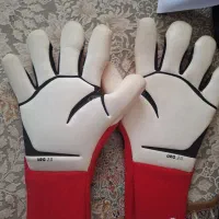 دستکش دروازه بانی پردیتور آدیداس فینگر