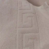 حوله حمام و استخر و هتلی
