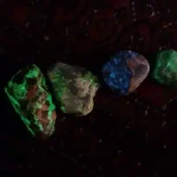 گوهر شبچراغ و شهاب سنگ