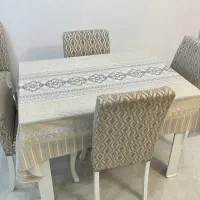 میز ناهار خوری چهار نفره به همراه یک صندلی اضافه