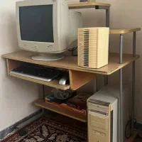 کامپیوتر به همراه میز|رایانه رومیزی|ساری, |دیوار