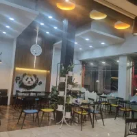 نیروی کار ساندویچ زن و کانتر دار