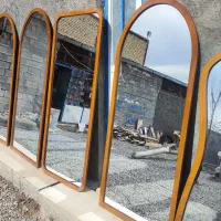 دنیای آیـنه قدی