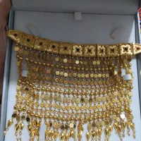 یک گردنبند مرتشع رنگ ثابت