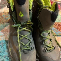 کفش|کیف، کفش، کمربند|کلاله, |دیوار