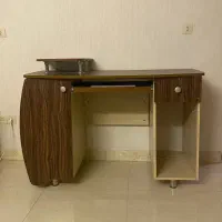 2 عدد میز مطالعه و کامپیوتر