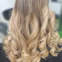 خدمات و آموزش رنگ مو و انواع تراپی