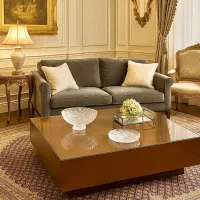 میز چوبی مناسب جلو ست مبلمان