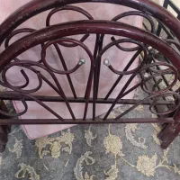 تعدادی تخت تک نفره و دو طبقه موجوده
