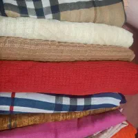 تعدادی شال و روسری نو
