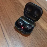 Galaxy Buds سامسونگ تمیز و سالم