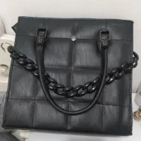 یک کیف دستی