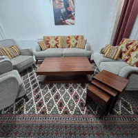 مبل ۷ نفره . همراه با میز بزرگ و ۳عدد عسلی .