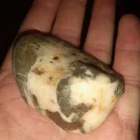 سنگهای تزئینی و آرامش بخش و بدلیجات