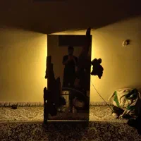 ایینه چوبی با نور مخفی زرد و الوایر|آینه|اصفهان, باغ نگاره|دیوار